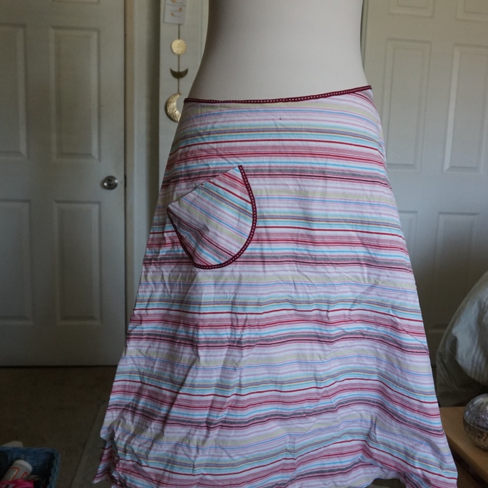 Lapis White and Pink Asymmetrical A-Line Skirt